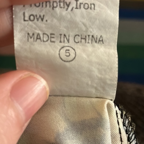 🎉4 for $20 Shein Sunflower Shorts, Girls size 5 - Picture 5 of 5